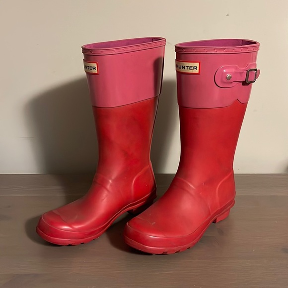 Hunter Red and Pink Rubber Boots - Girl’s Size 4 - Picture 2 of 9